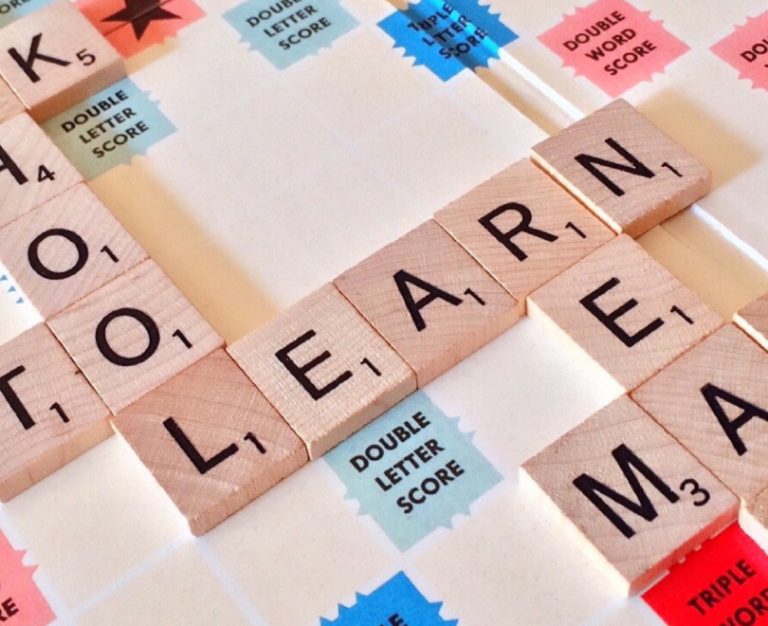 How to play a scrabble words board game…