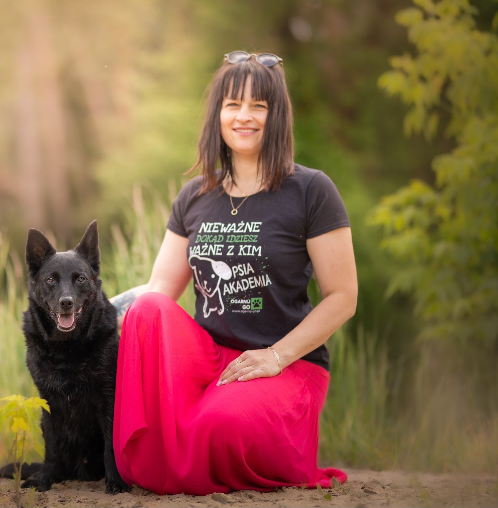 magda-w-koszulce-ogarnij-go-scaled-e1656018184507